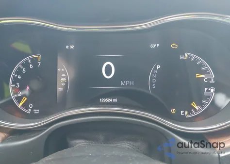 2015 Jeep Grand Cherokee Summit z USA, uszkodzony, nr VIN 1C4RJEJG6FC922681